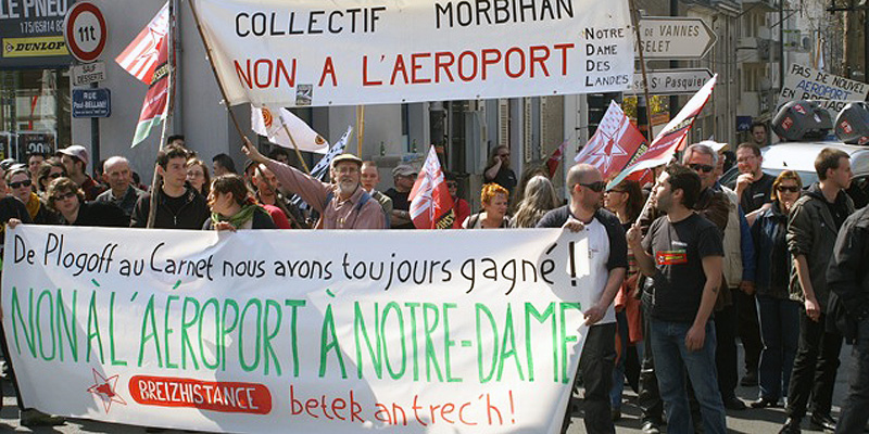 Manifestion contre le projet d'aéroport