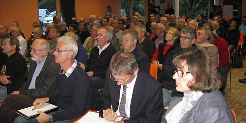 Le Mille-club a fait salle comble pour débattre des frelons asiatiques.