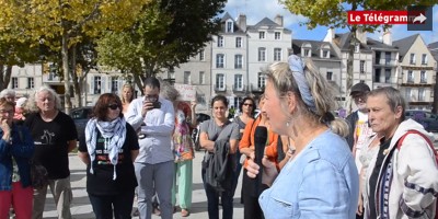 Près de 150 personnes ont répondu samedi midi à l'appel du collectif citoyen sur l'esplanade du port à Vannes. Plusieurs associations, élus et sympathisants ont pris la parole pour dire leur solidarité avec les réfugiés.  © Bertrand Le Bagousse - Le Télégramme